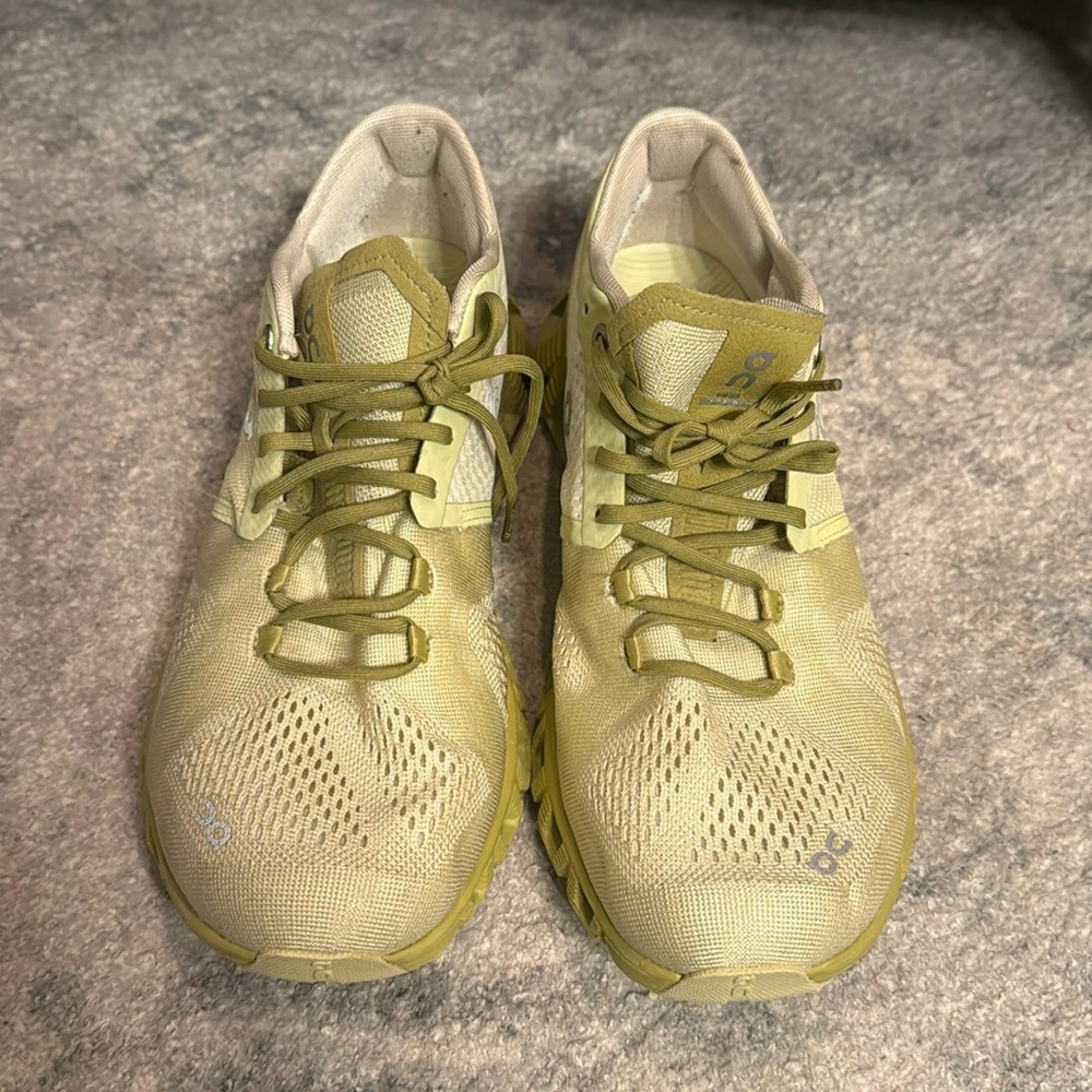 Women’s 8.5 On Cloud X Sneakers
